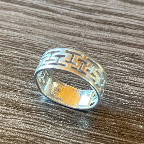 925 Silver Geometric Pattern Ring. - Picture 4 of 4